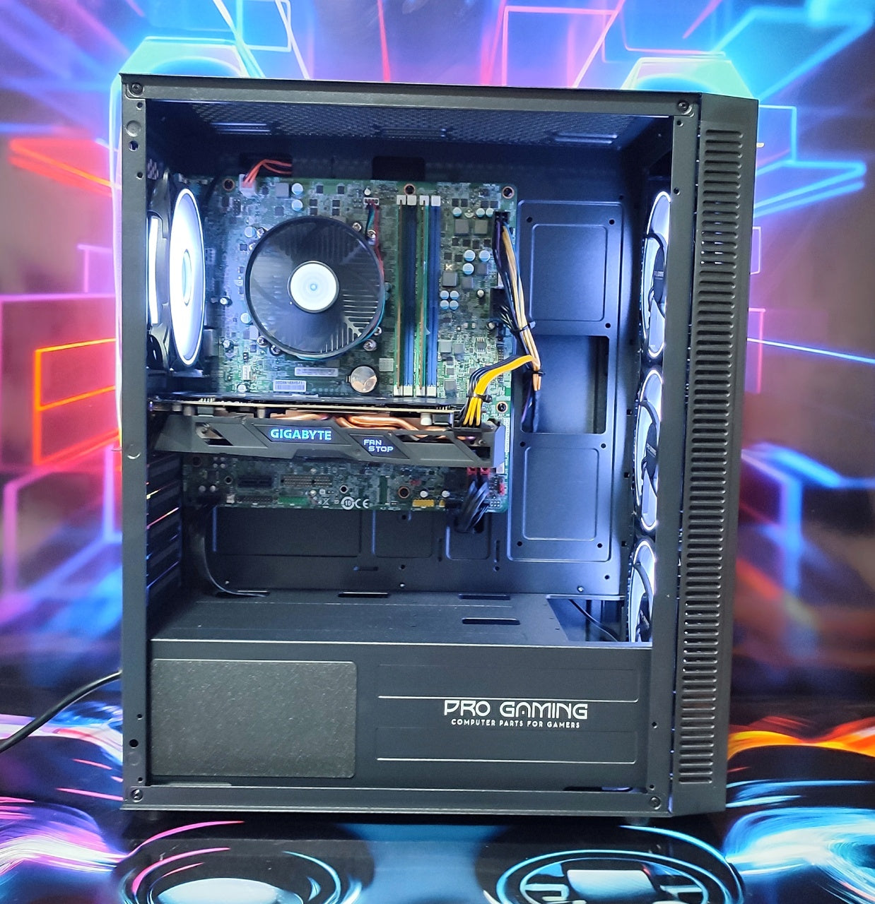 Calculator Gaming Intel Xeon E3-1230 v6 (mai bun ca i7 6700) 16GB DDR4, SSD 256GB + 500GB HDD, video GIGABYTE Radeon RX 570 Gaming 4GB GDDR5 256bit, telecomanda ARGB